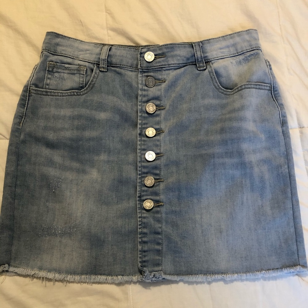 Button up blue jean skirt.